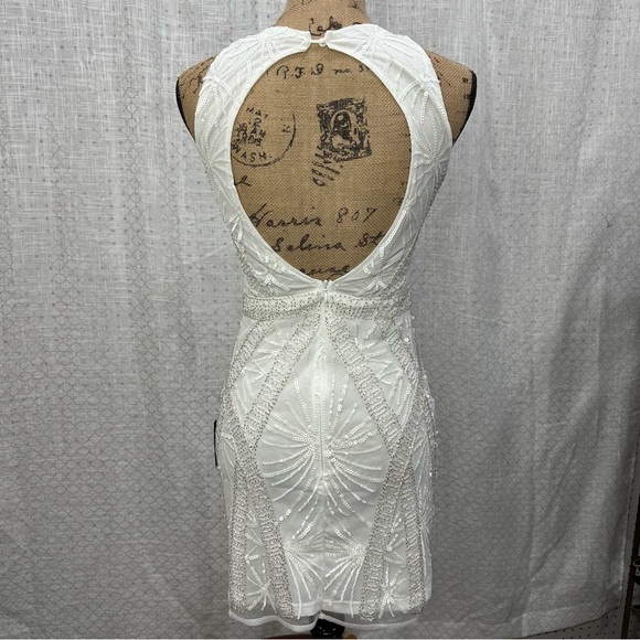 🔥NWT Lulu’s Glam Night Out White Sequin Bodycon Mini Dress SzXS - Picture 4 of 6